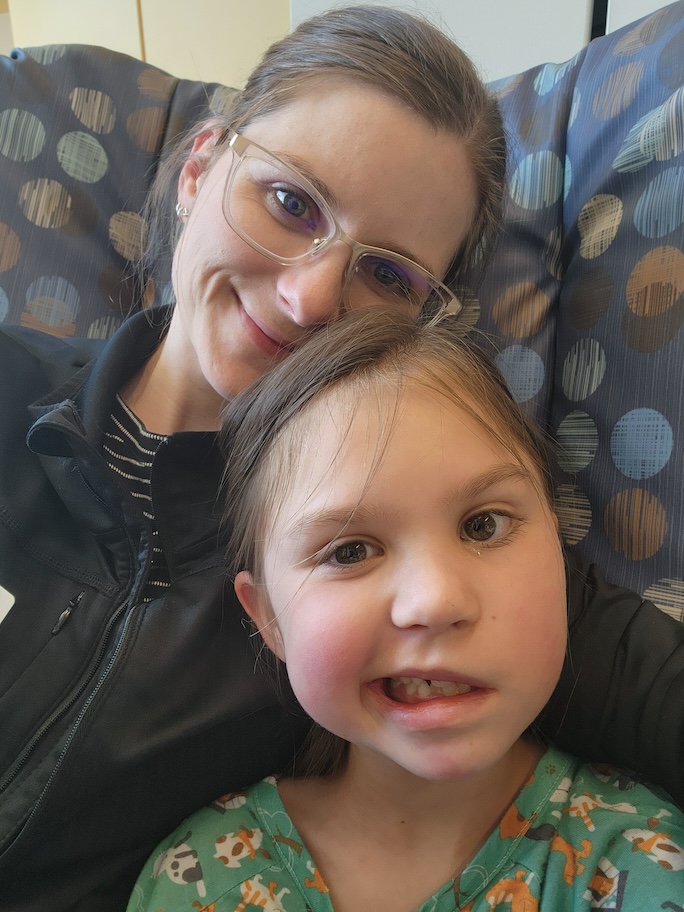 Eva with her mom in the hospital